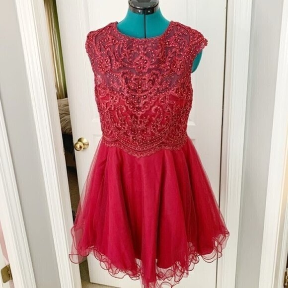 Homecoming Prom Party Sleeveless Beaded Lace Floral Tulle Lined Skater Dress - Picture 3 of 13